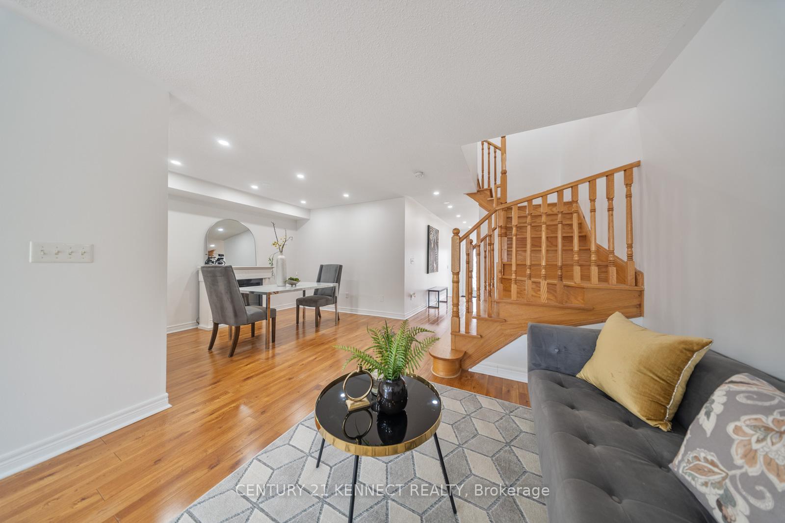 Photo 9 of 56 White Crescent, Barrie, Holly — HOMEH