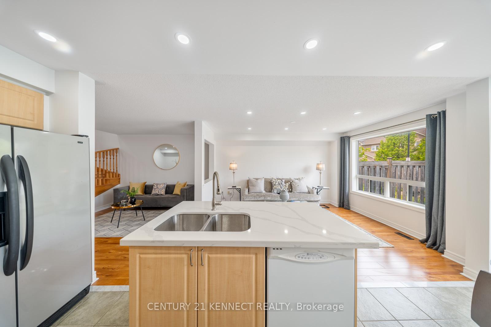 Photo 14 of 56 White Crescent, Barrie, Holly — HOMEH