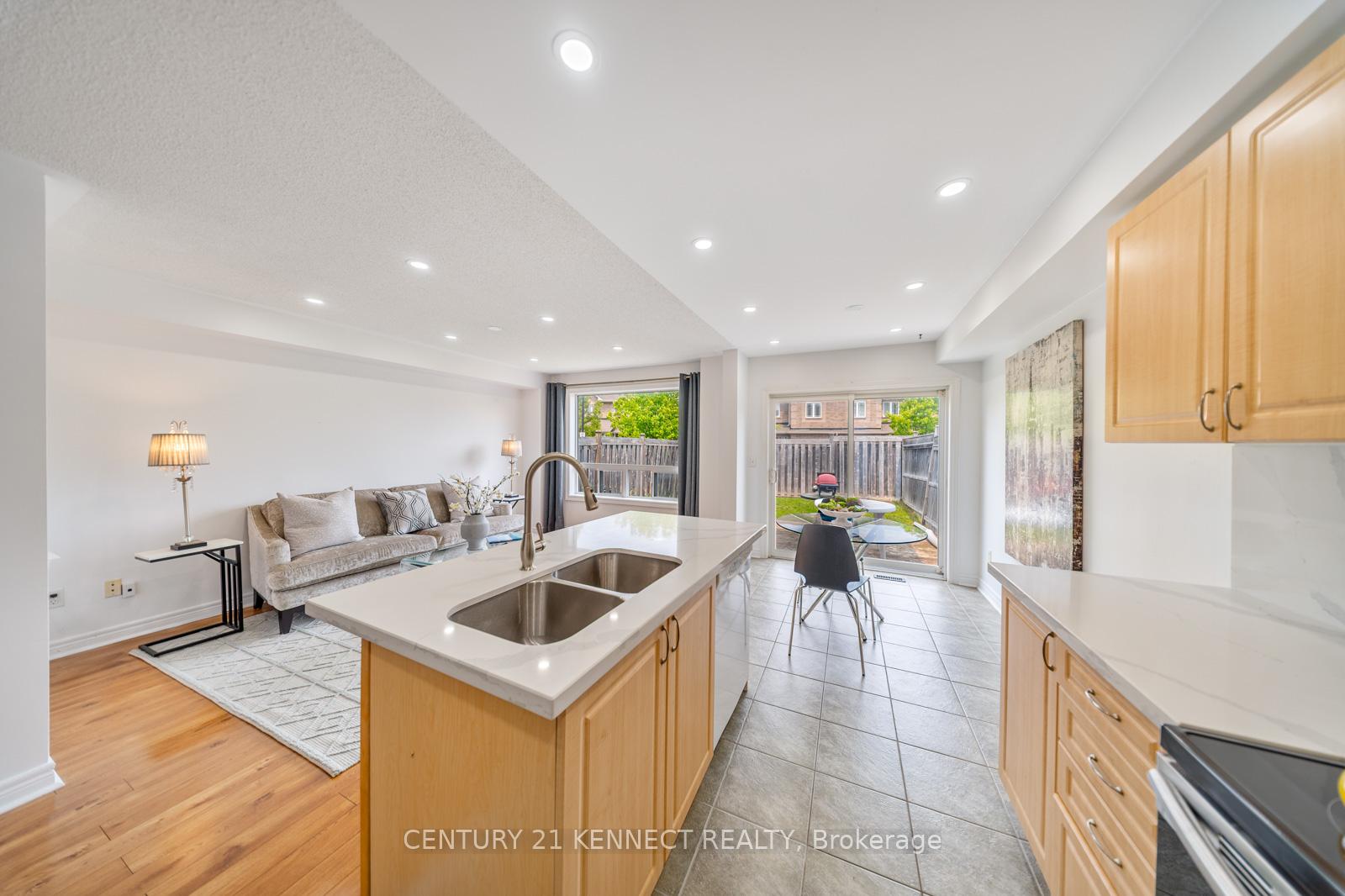 Photo 15 of 56 White Crescent, Barrie, Holly — HOMEH