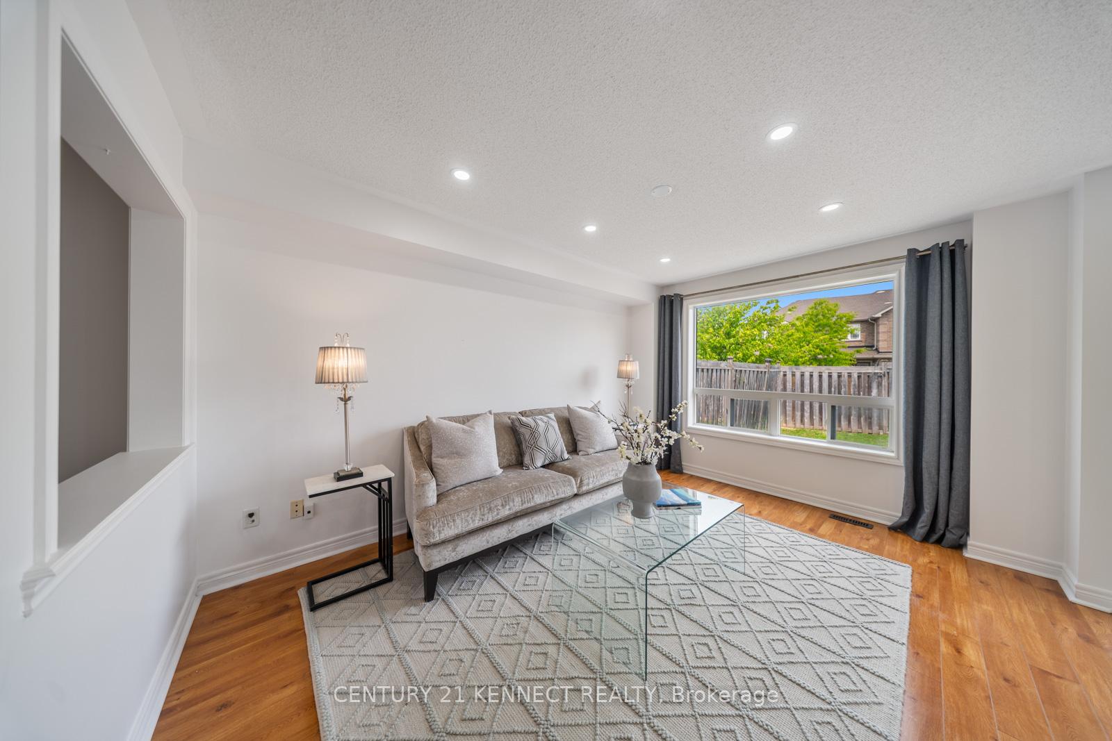 Photo 16 of 56 White Crescent, Barrie, Holly — HOMEH
