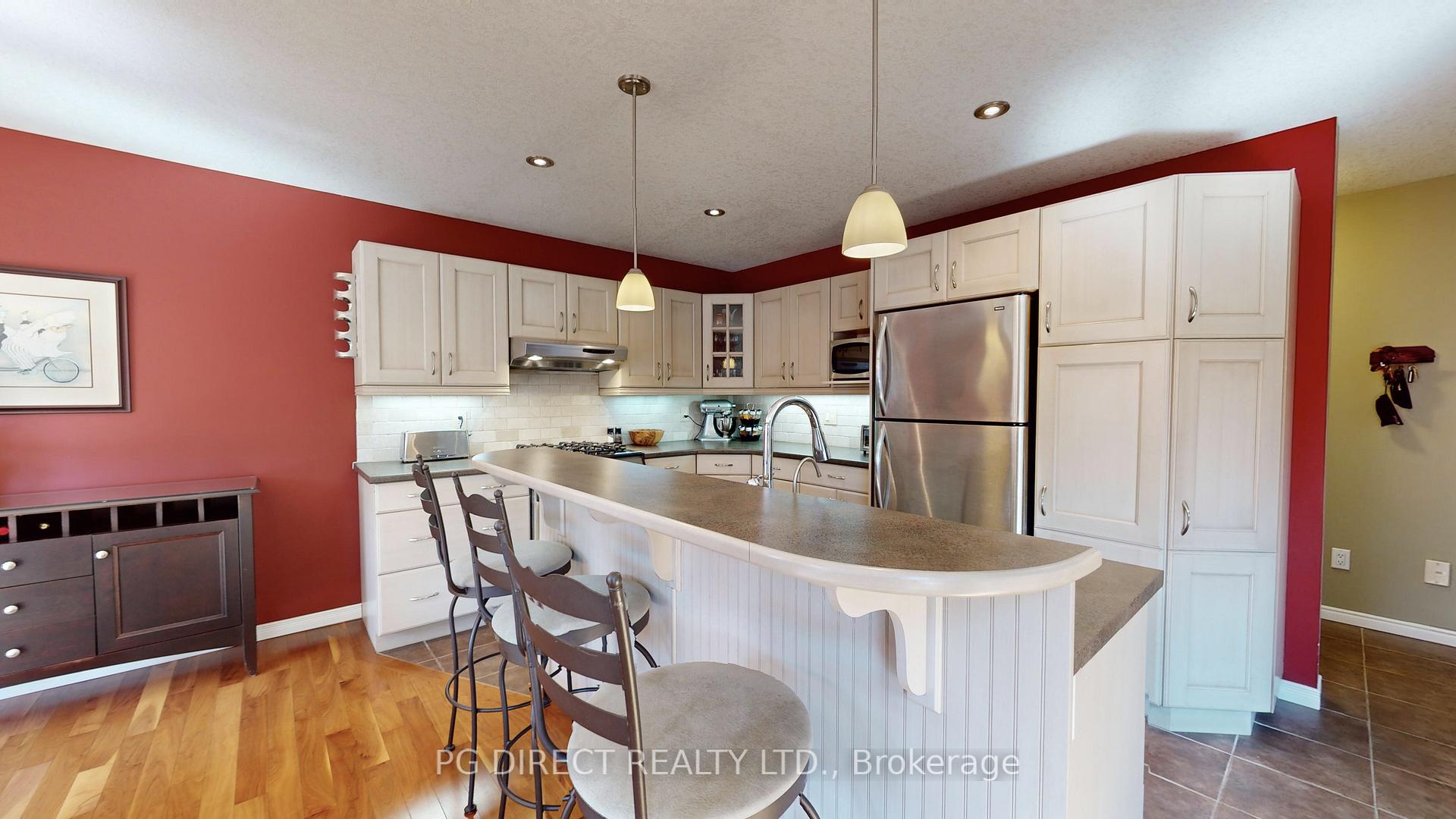 Photo 7 of 33 Brown Street, Guelph, Pineridge/Westminster Woods — HOMEH