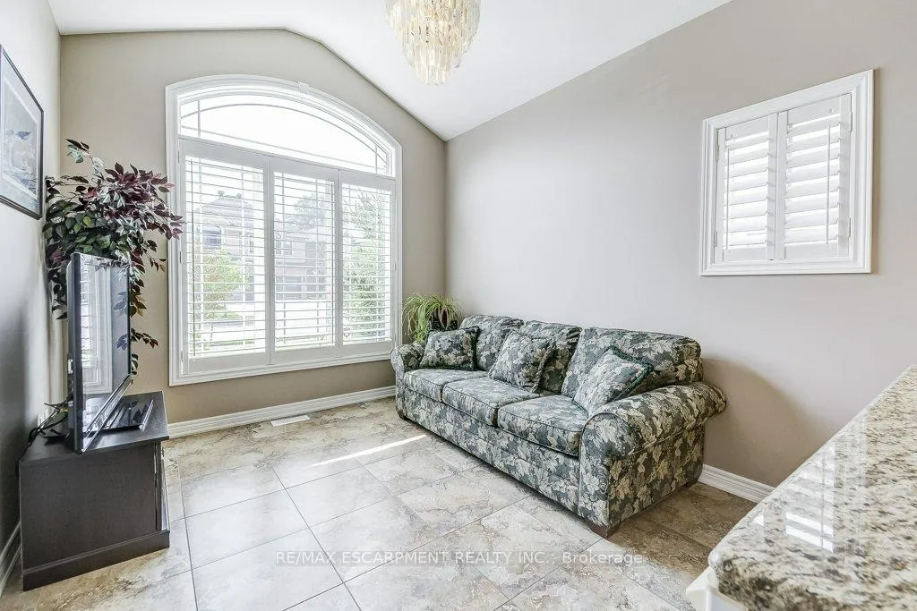 Photo 5 of 33 Lockman Drive, Hamilton, Meadowlands — HOMEH