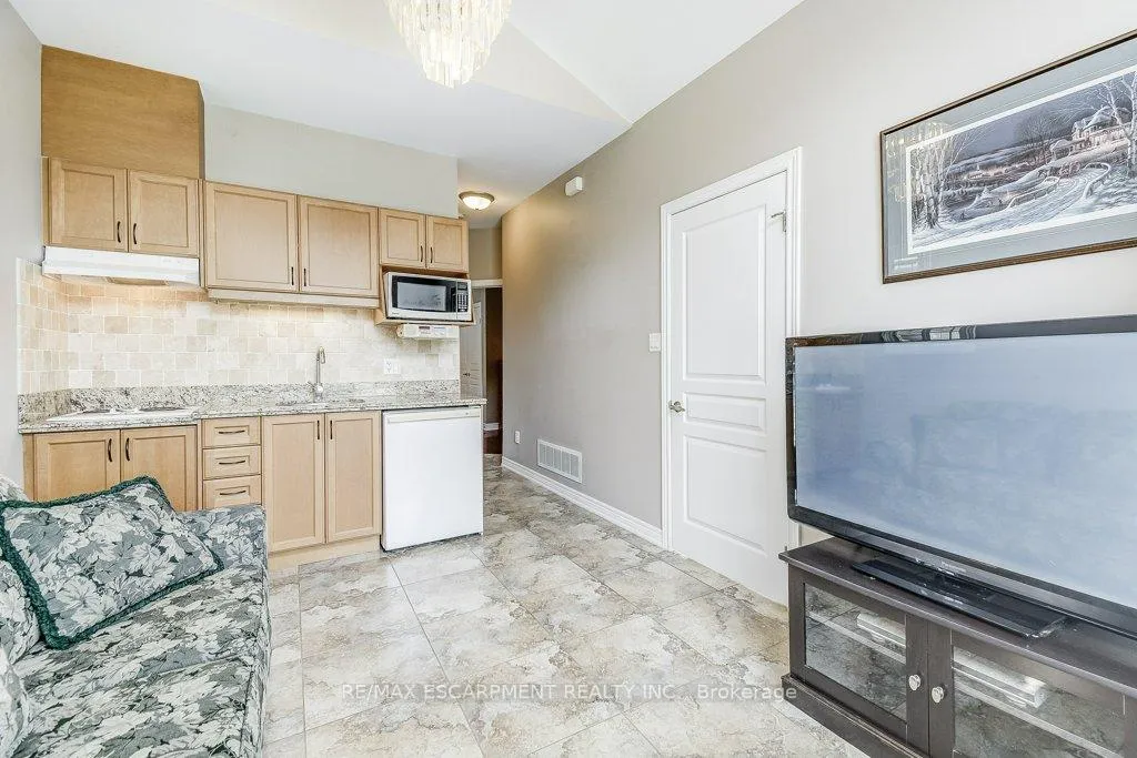 Photo 6 of 33 Lockman Drive, Hamilton, Meadowlands — HOMEH