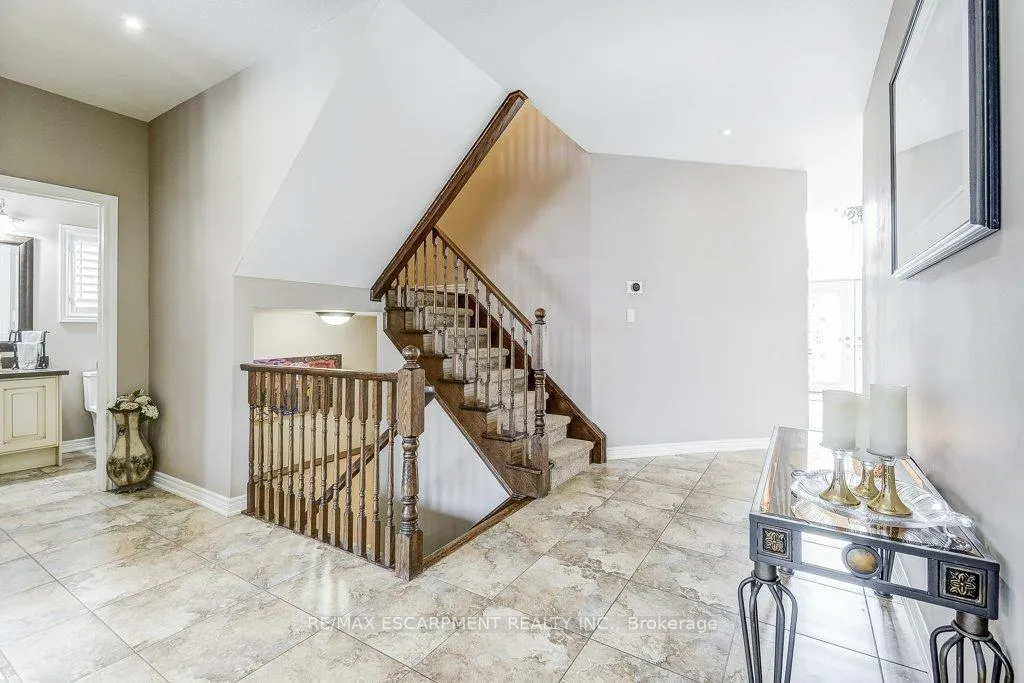 Photo 10 of 33 Lockman Drive, Hamilton, Meadowlands — HOMEH
