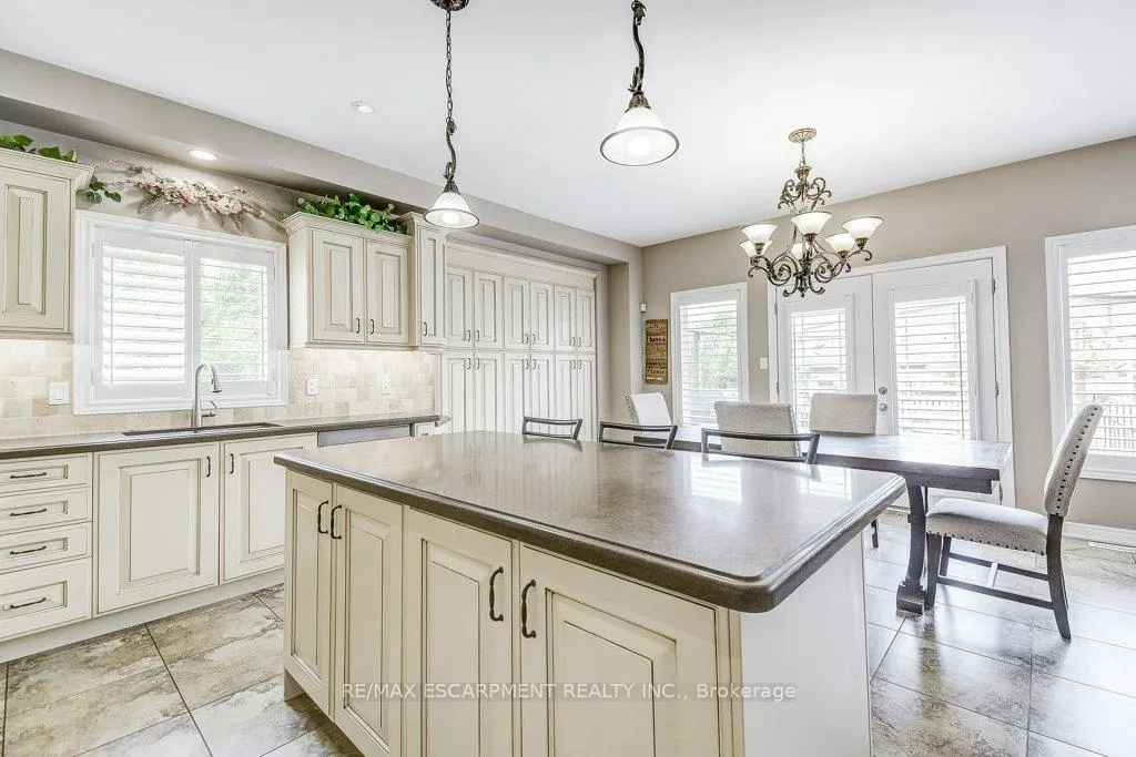Photo 17 of 33 Lockman Drive, Hamilton, Meadowlands — HOMEH