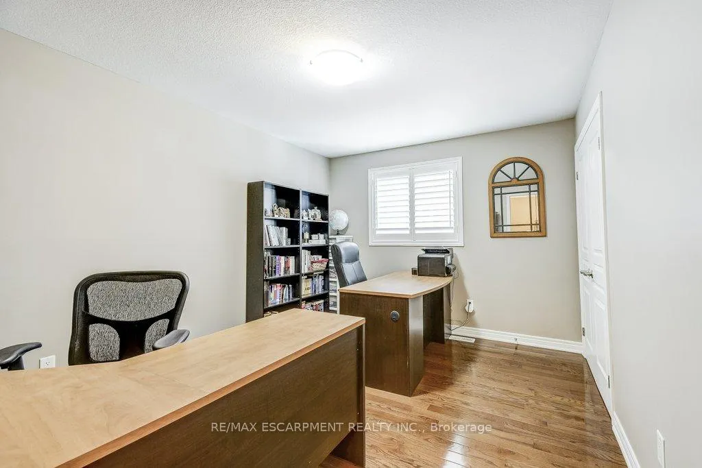 Photo 20 of 33 Lockman Drive, Hamilton, Meadowlands — HOMEH