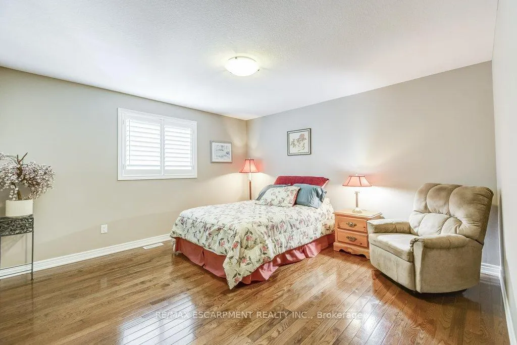 Photo 21 of 33 Lockman Drive, Hamilton, Meadowlands — HOMEH