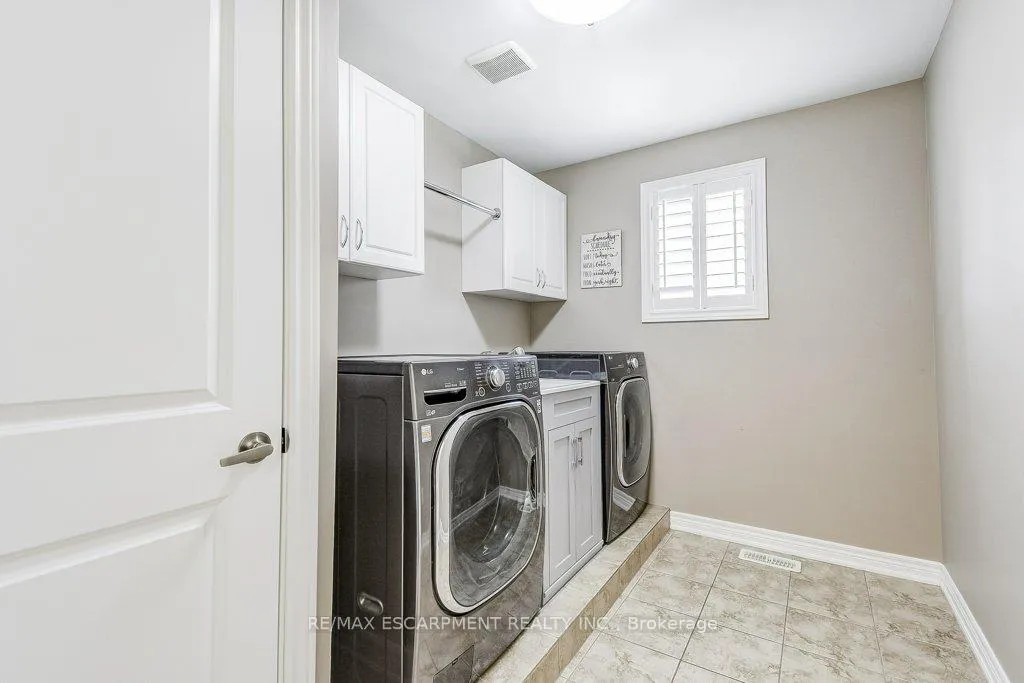 Photo 23 of 33 Lockman Drive, Hamilton, Meadowlands — HOMEH