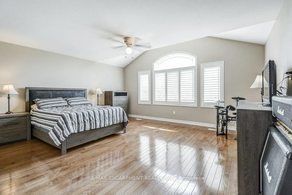 Photo 24 of 33 Lockman Drive, Hamilton, Meadowlands — HOMEH