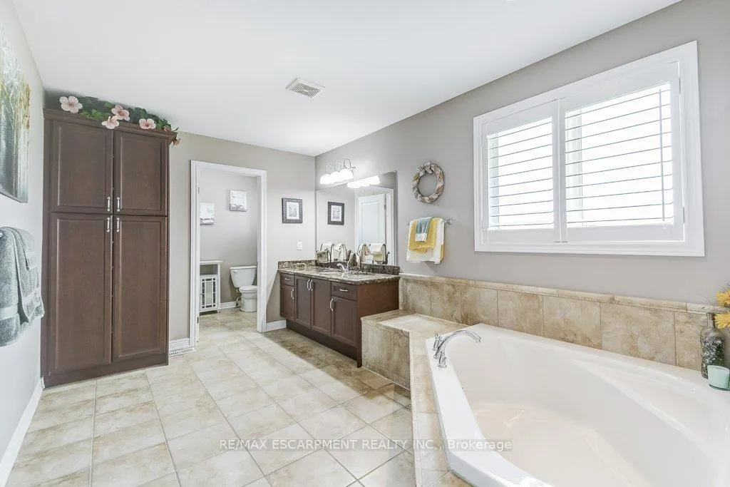 Photo 28 of 33 Lockman Drive, Hamilton, Meadowlands — HOMEH
