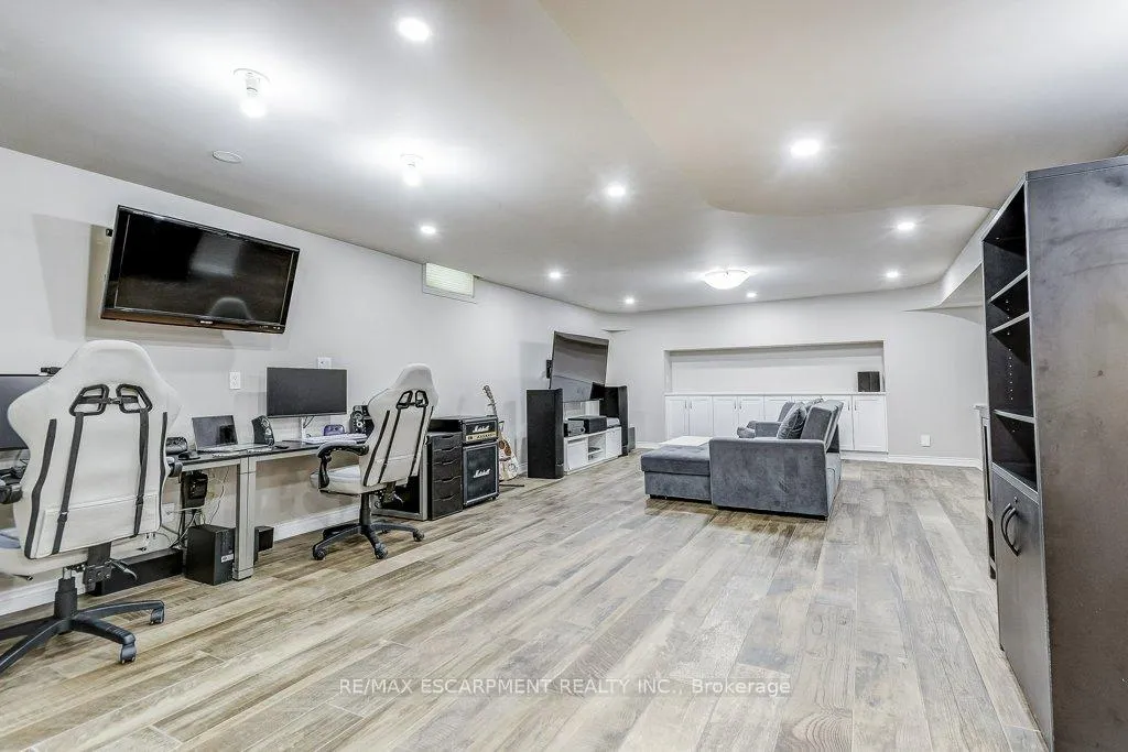 Photo 31 of 33 Lockman Drive, Hamilton, Meadowlands — HOMEH