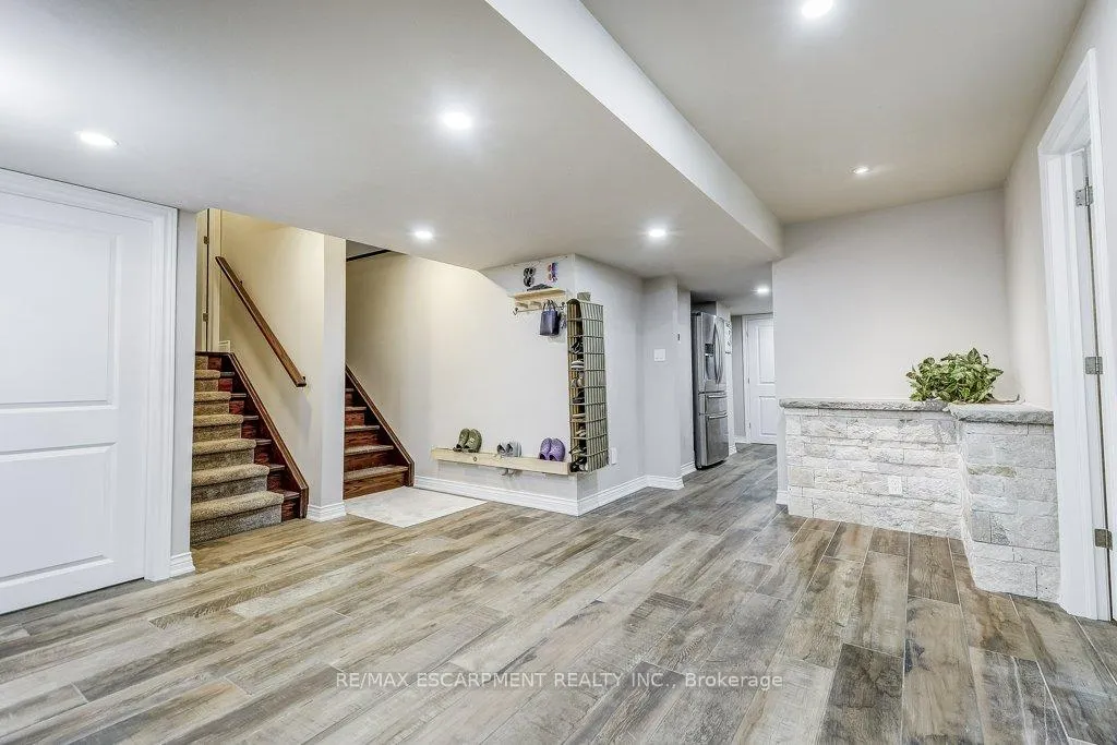 Photo 35 of 33 Lockman Drive, Hamilton, Meadowlands — HOMEH