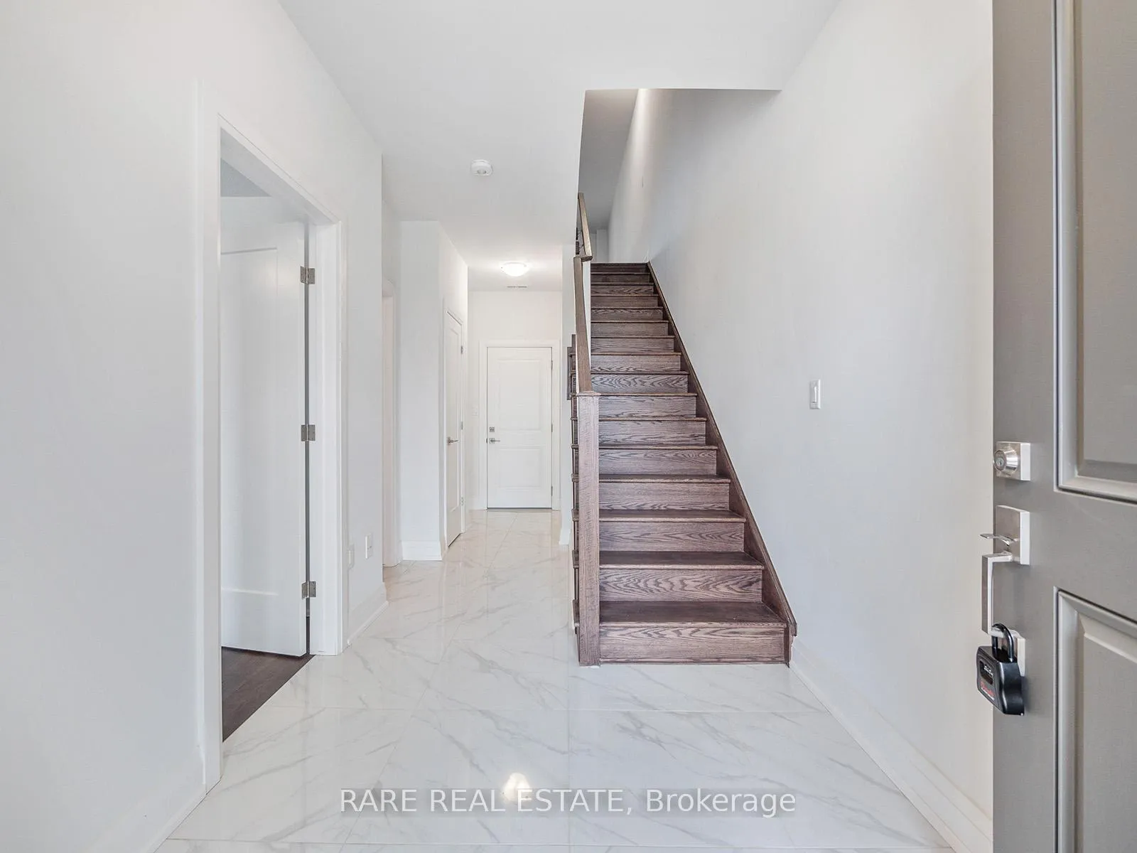 Photo 2 of 3297 Homestead Drive, Hamilton, Mount Hope — HOMEH