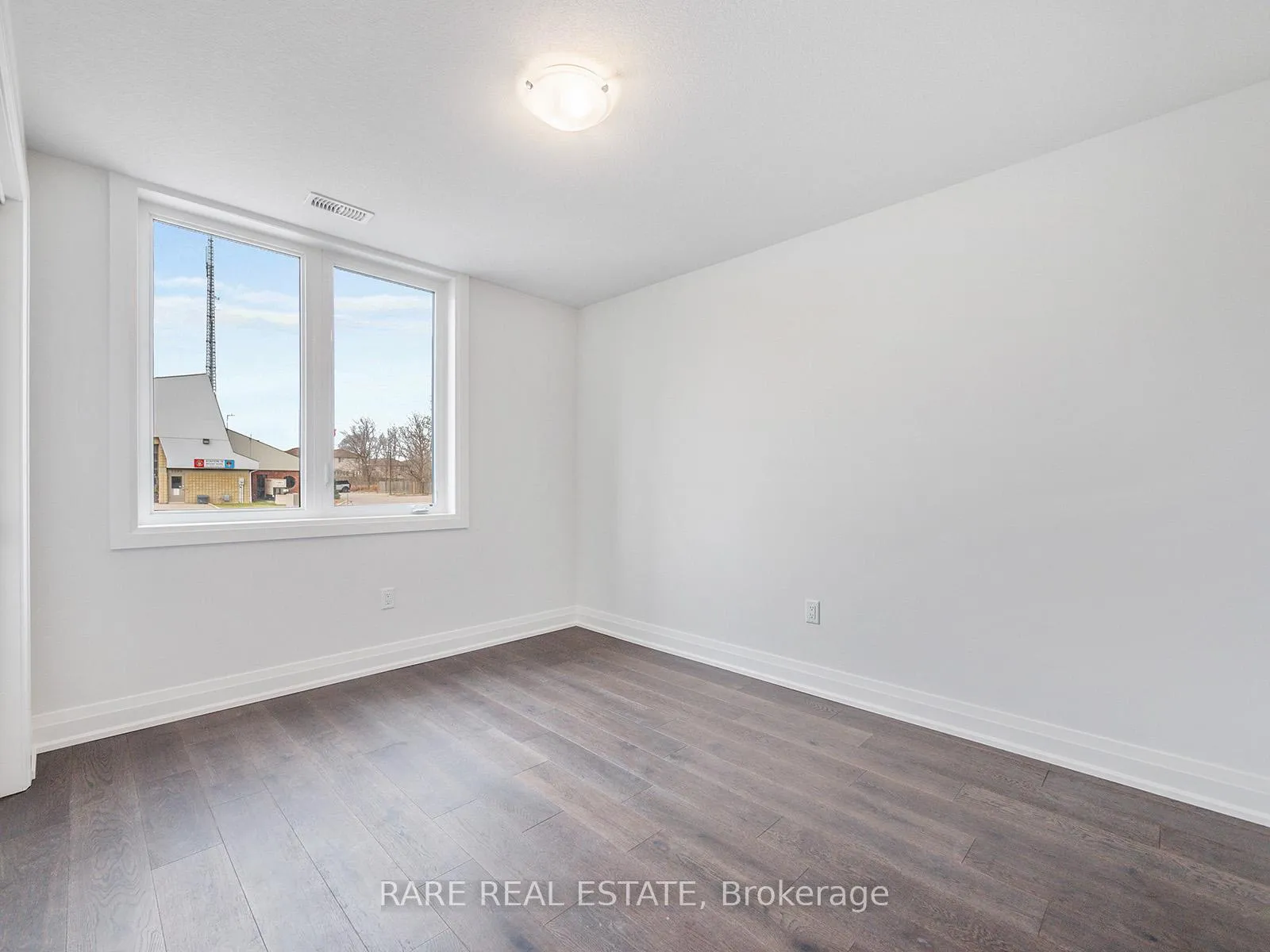 Photo 4 of 3297 Homestead Drive, Hamilton, Mount Hope — HOMEH