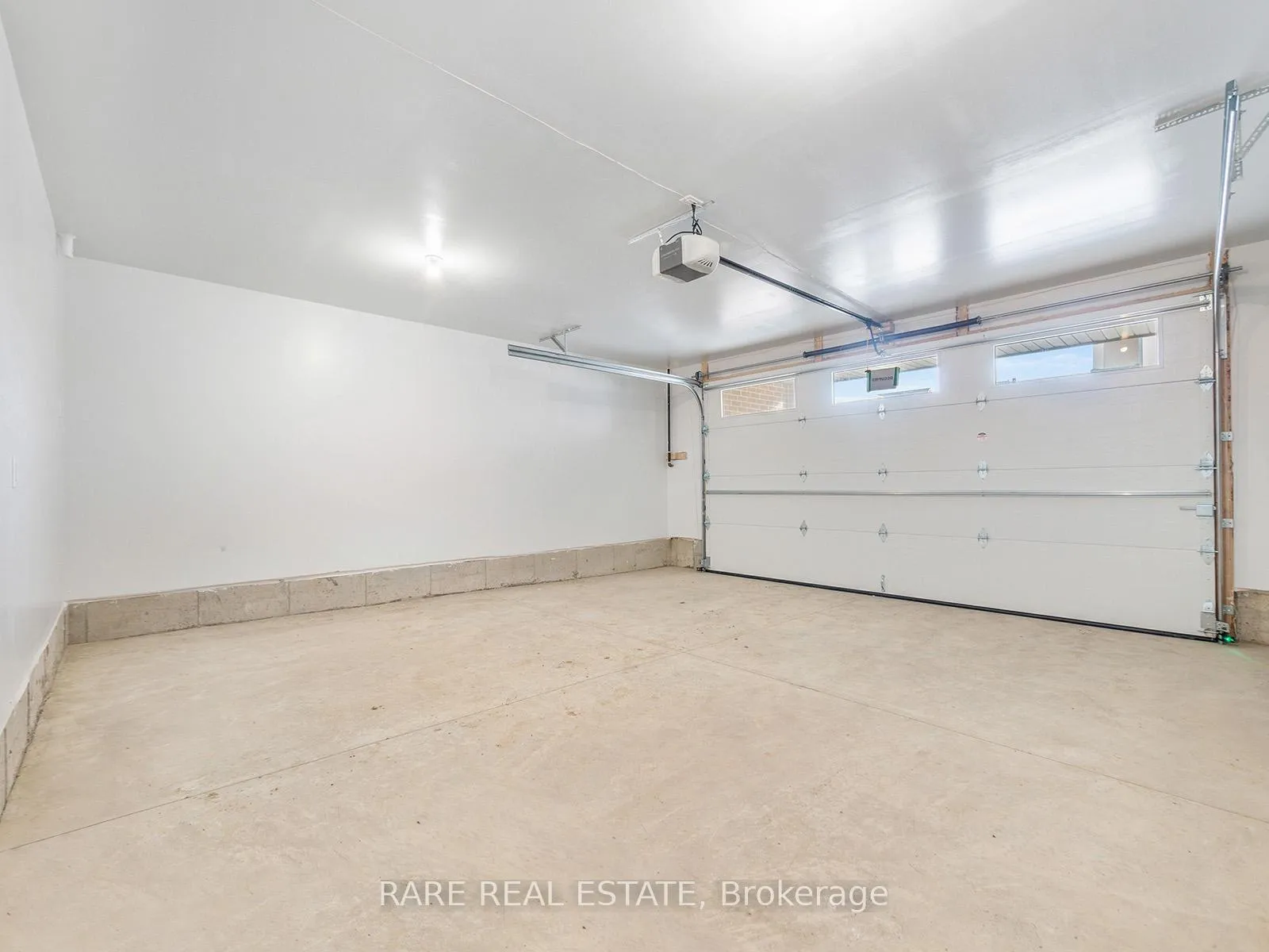 Photo 8 of 3297 Homestead Drive, Hamilton, Mount Hope — HOMEH