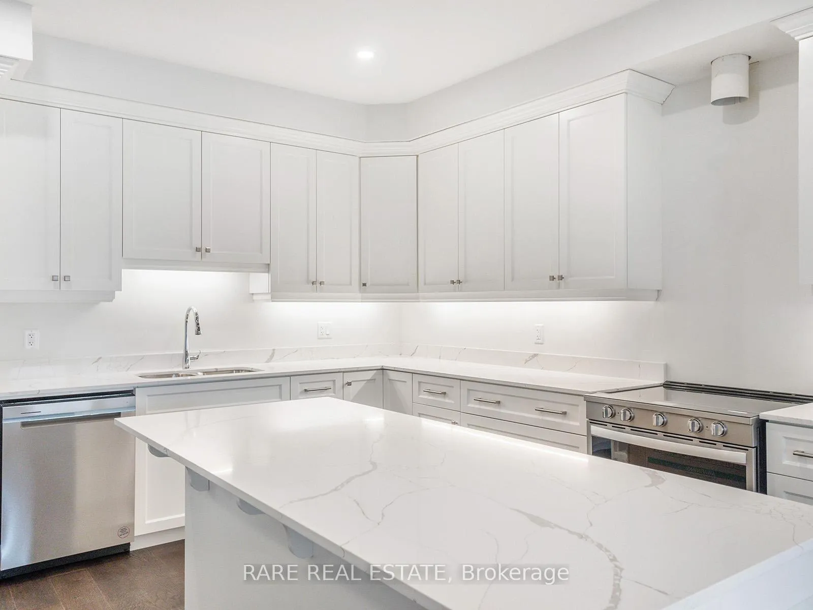 Photo 13 of 3297 Homestead Drive, Hamilton, Mount Hope — HOMEH