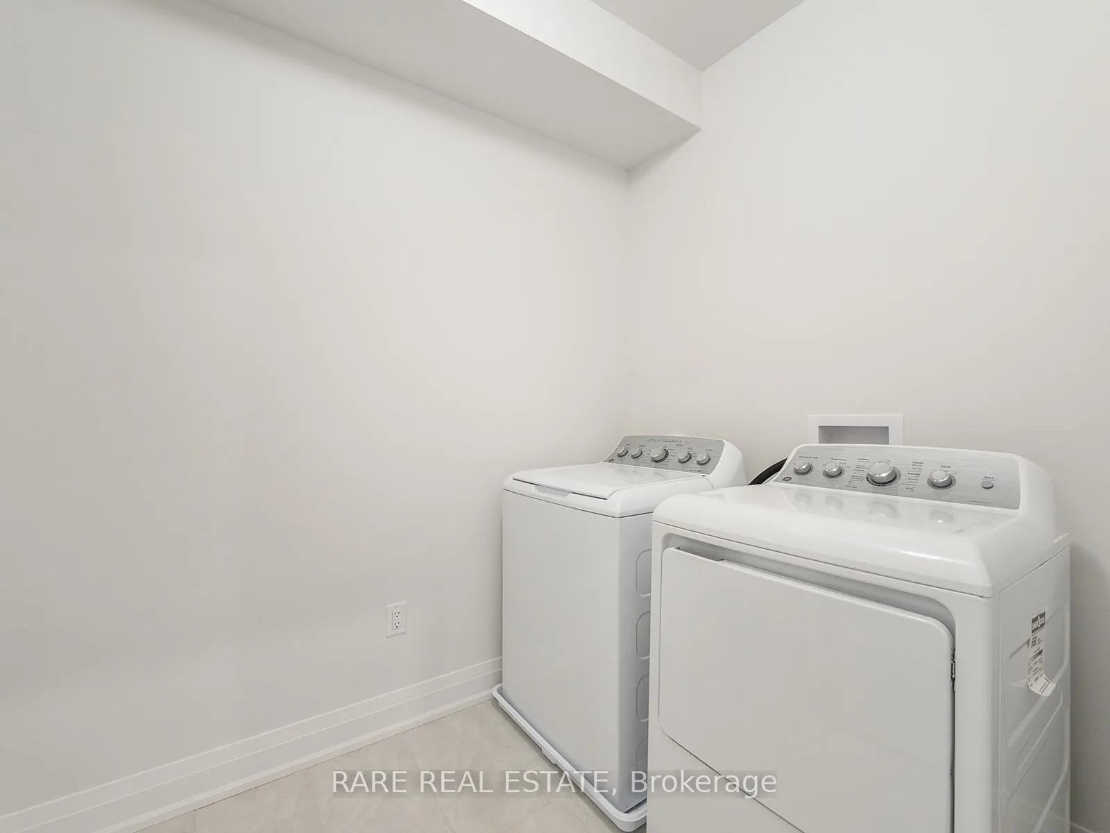 Photo 18 of 3297 Homestead Drive, Hamilton, Mount Hope — HOMEH