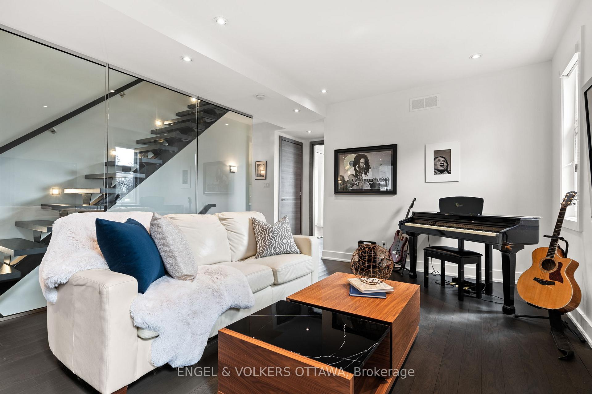 Photo 18 of 582 Byron Avenue, Ottawa, McKellar/Highland — HOMEH