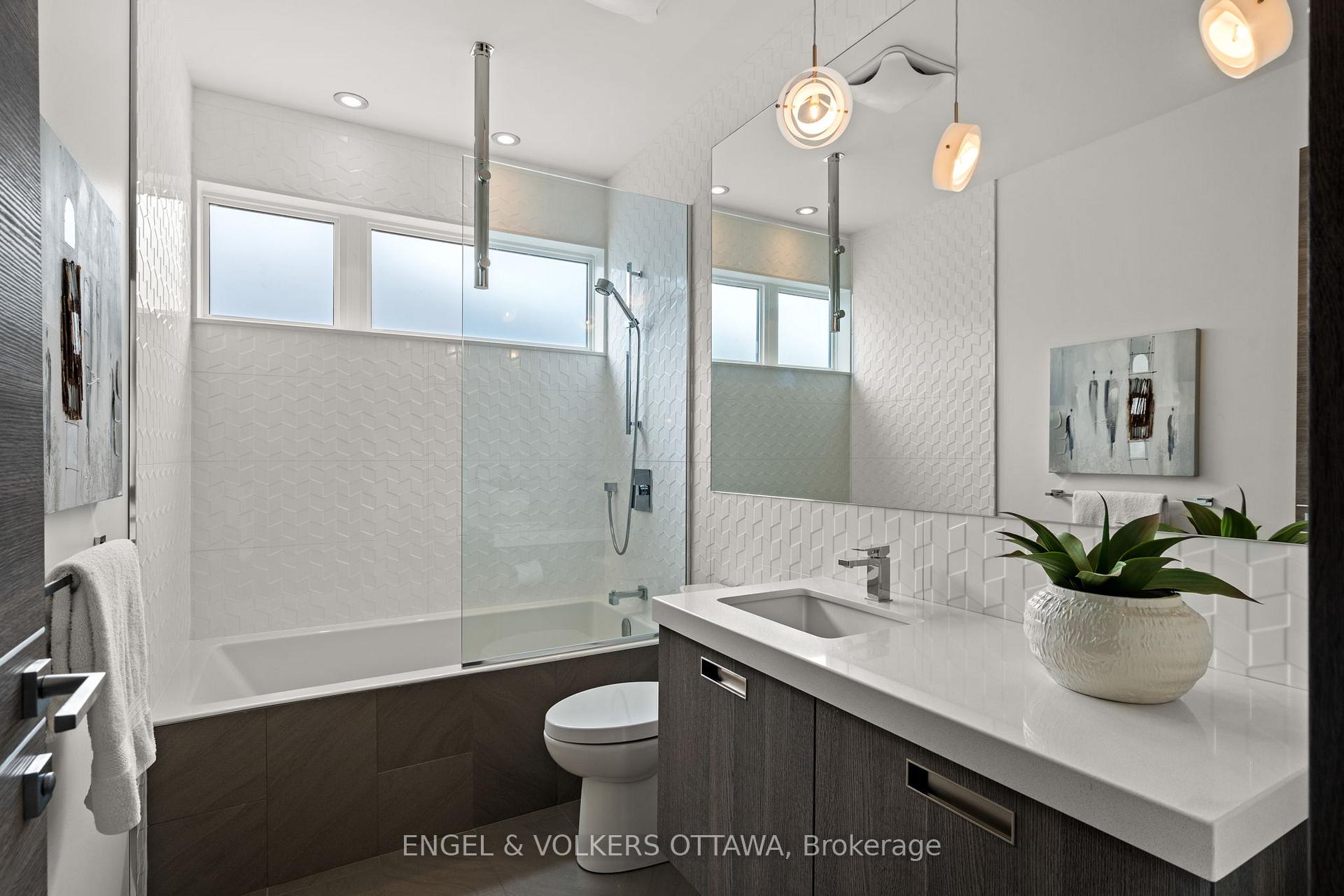 Photo 24 of 582 Byron Avenue, Ottawa, McKellar/Highland — HOMEH