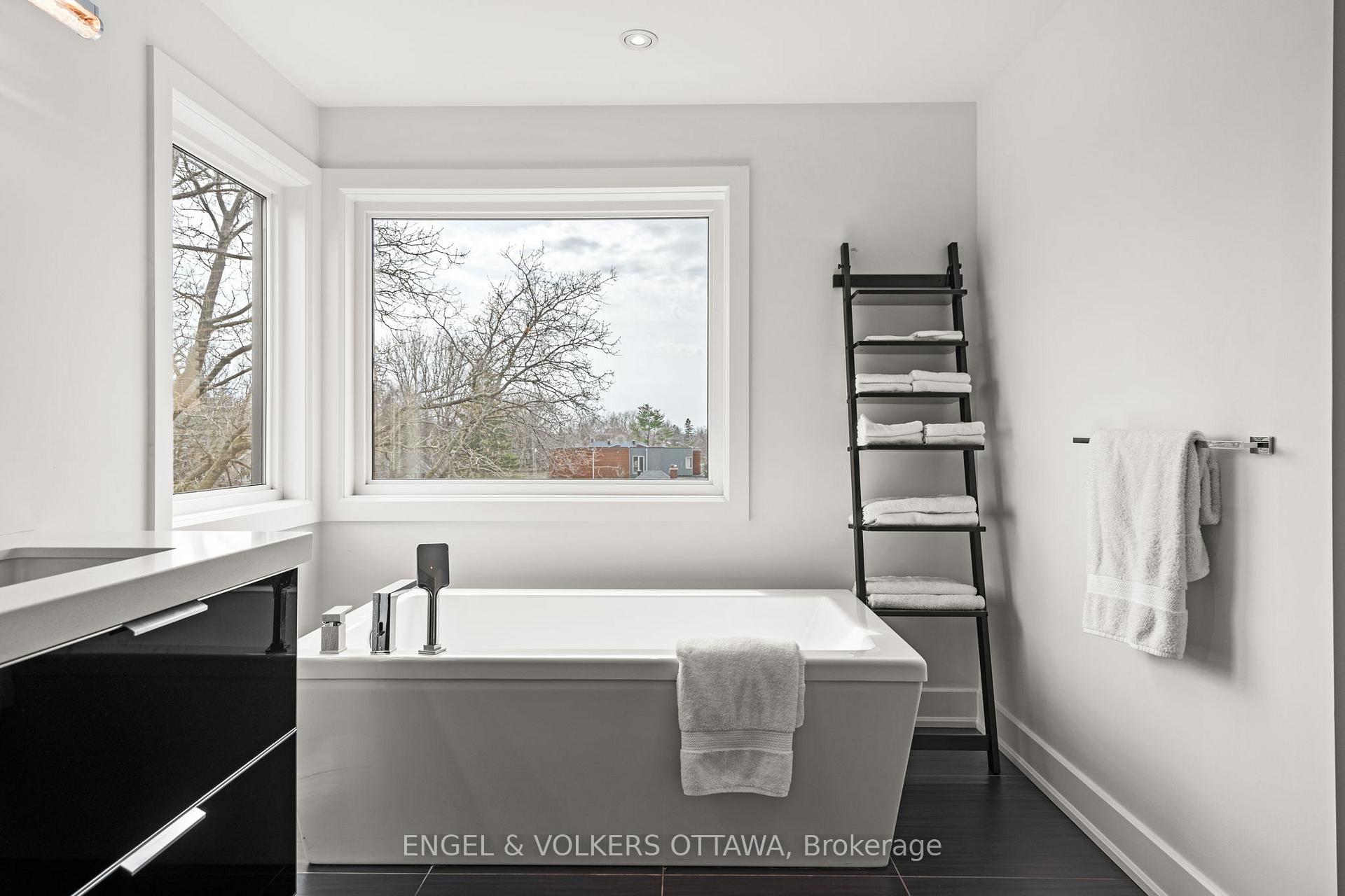 Photo 34 of 582 Byron Avenue, Ottawa, McKellar/Highland — HOMEH