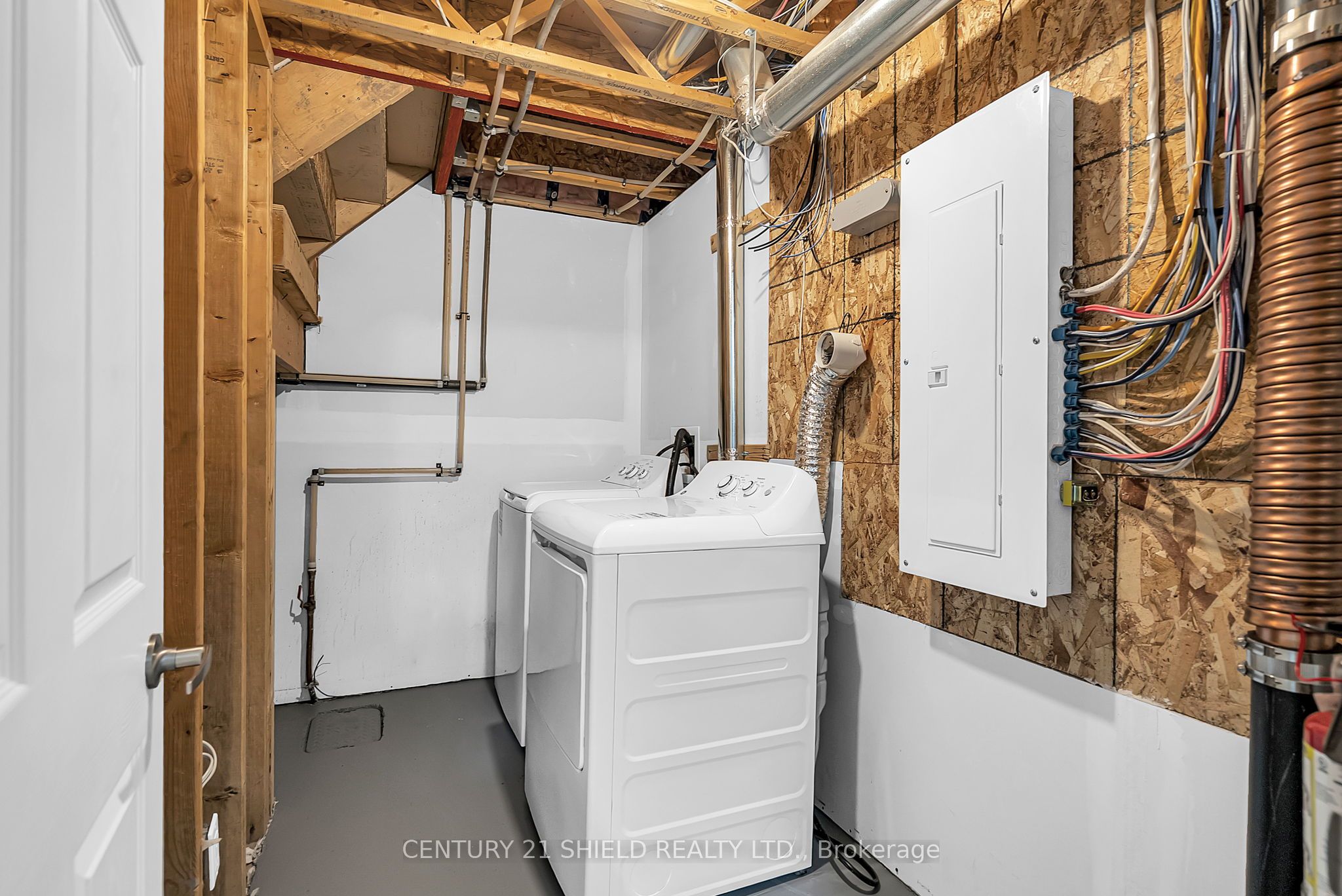 Photo 68 of 215 Third Street W, Cornwall — HOMEH