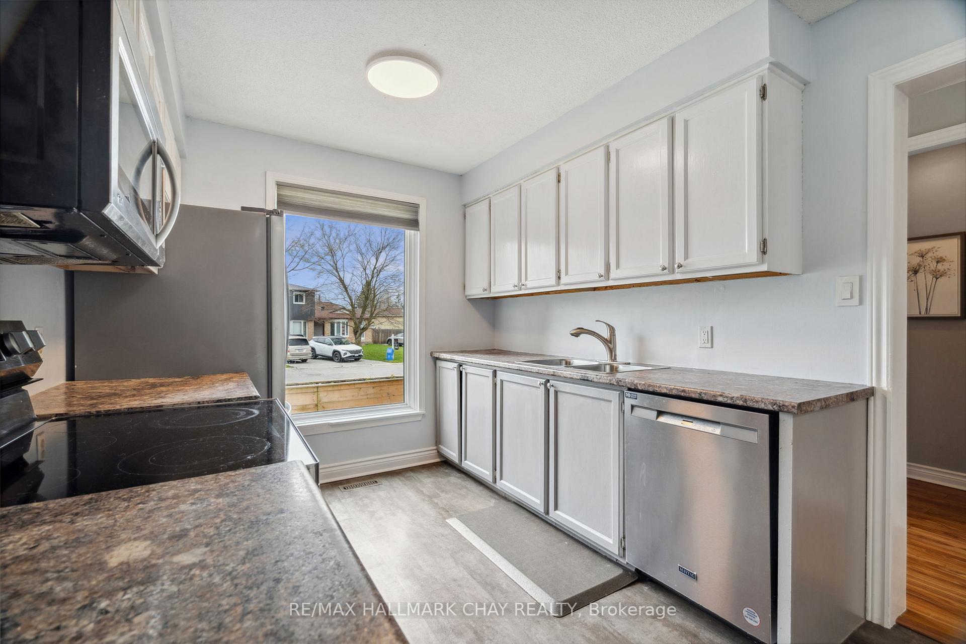Photo 8 of 47 Janice Drive, Barrie, Sunnidale — HOMEH