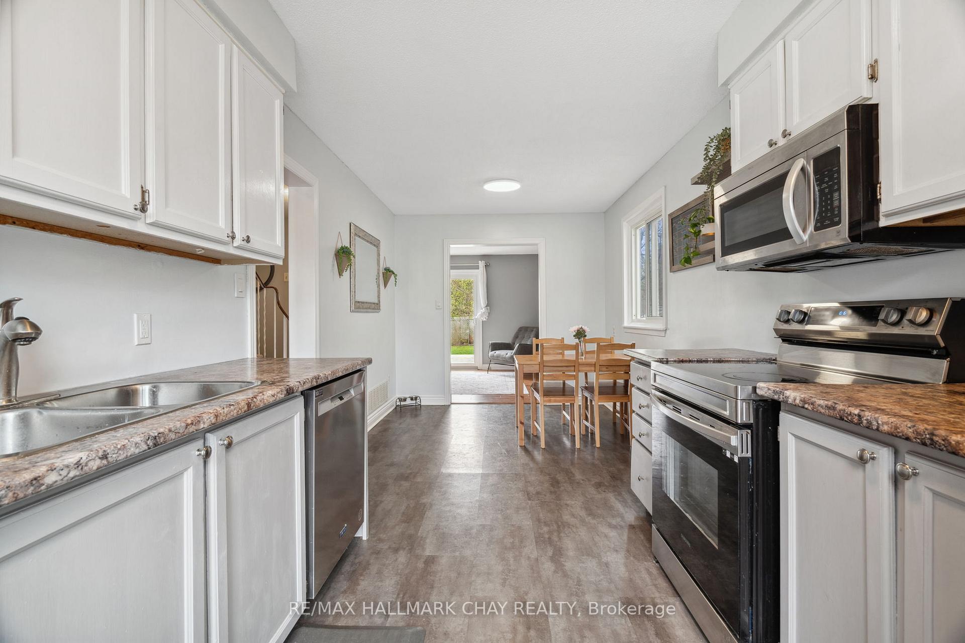 Photo 10 of 47 Janice Drive, Barrie, Sunnidale — HOMEH