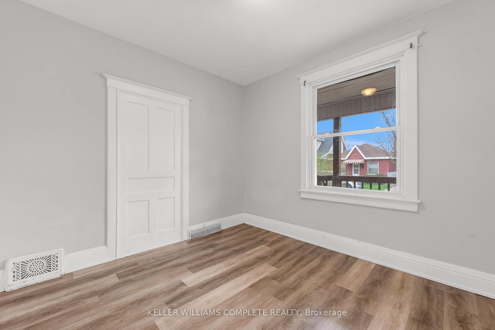 Photo 4 of 199 Balmoral Avenue N, Hamilton, Crown Point — HOMEH