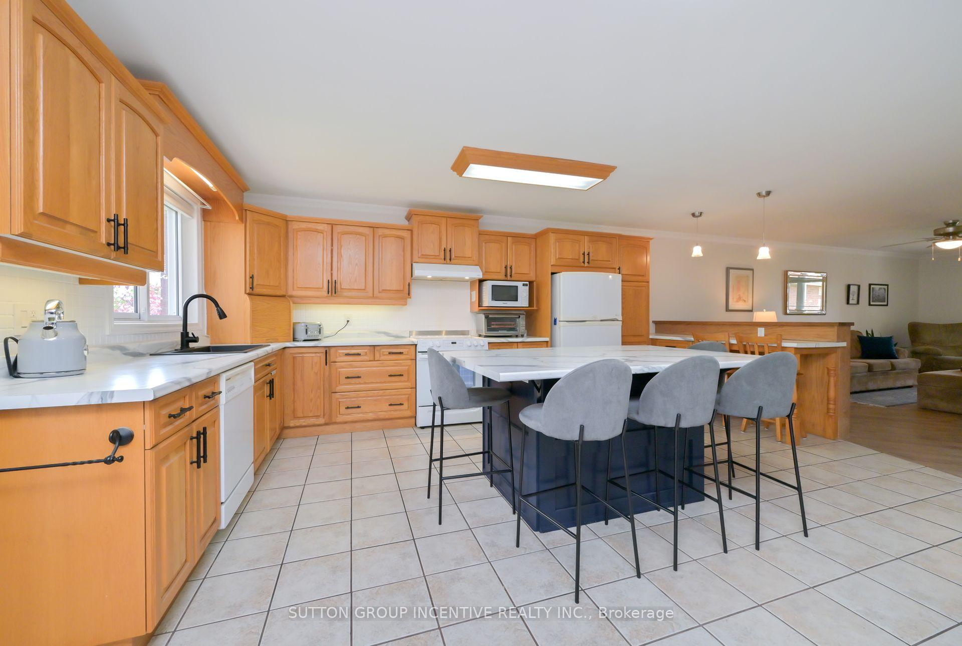 Photo 7 of 107 Huronia Road, Barrie, Painswick North — HOMEH