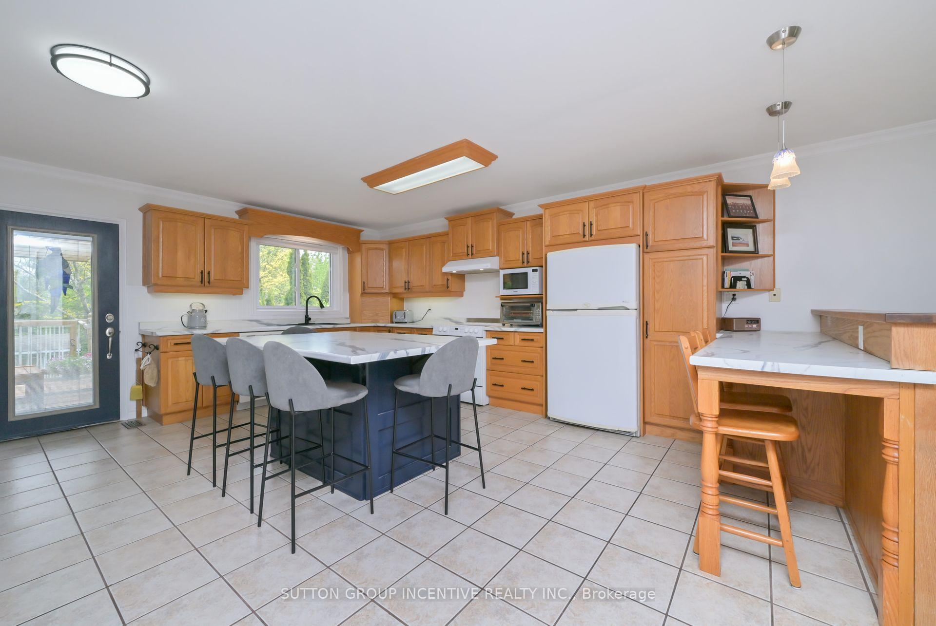 Photo 8 of 107 Huronia Road, Barrie, Painswick North — HOMEH