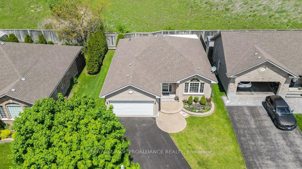 Photo 2 of 60 Hemlock Crescent, Belleville, Belleville Ward — HOMEH