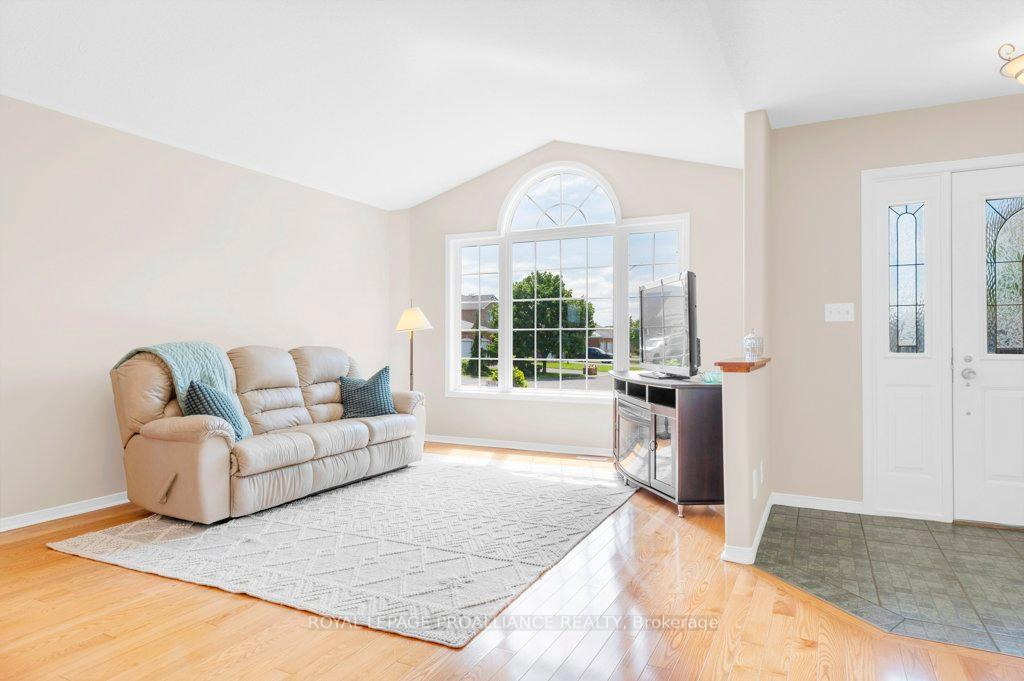 Photo 8 of 60 Hemlock Crescent, Belleville, Belleville Ward — HOMEH