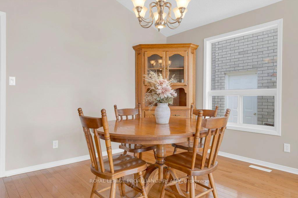 Photo 13 of 60 Hemlock Crescent, Belleville, Belleville Ward — HOMEH