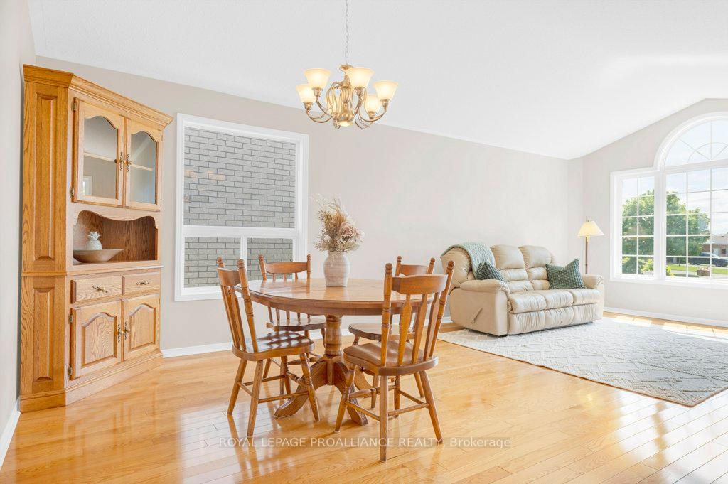 Photo 14 of 60 Hemlock Crescent, Belleville, Belleville Ward — HOMEH