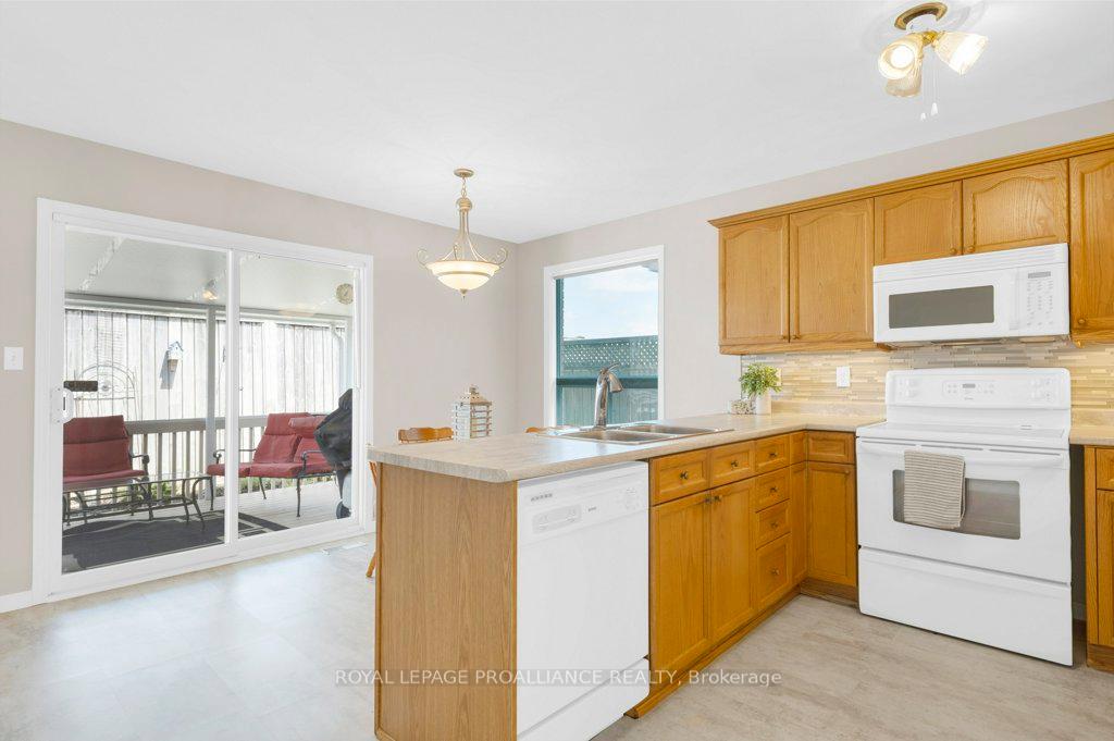 Photo 15 of 60 Hemlock Crescent, Belleville, Belleville Ward — HOMEH