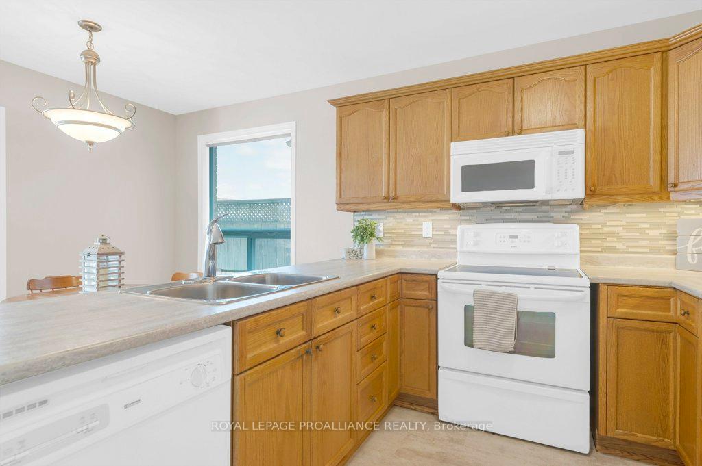 Photo 16 of 60 Hemlock Crescent, Belleville, Belleville Ward — HOMEH