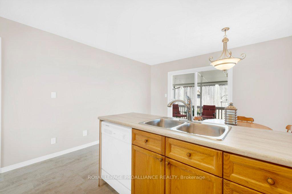Photo 17 of 60 Hemlock Crescent, Belleville, Belleville Ward — HOMEH