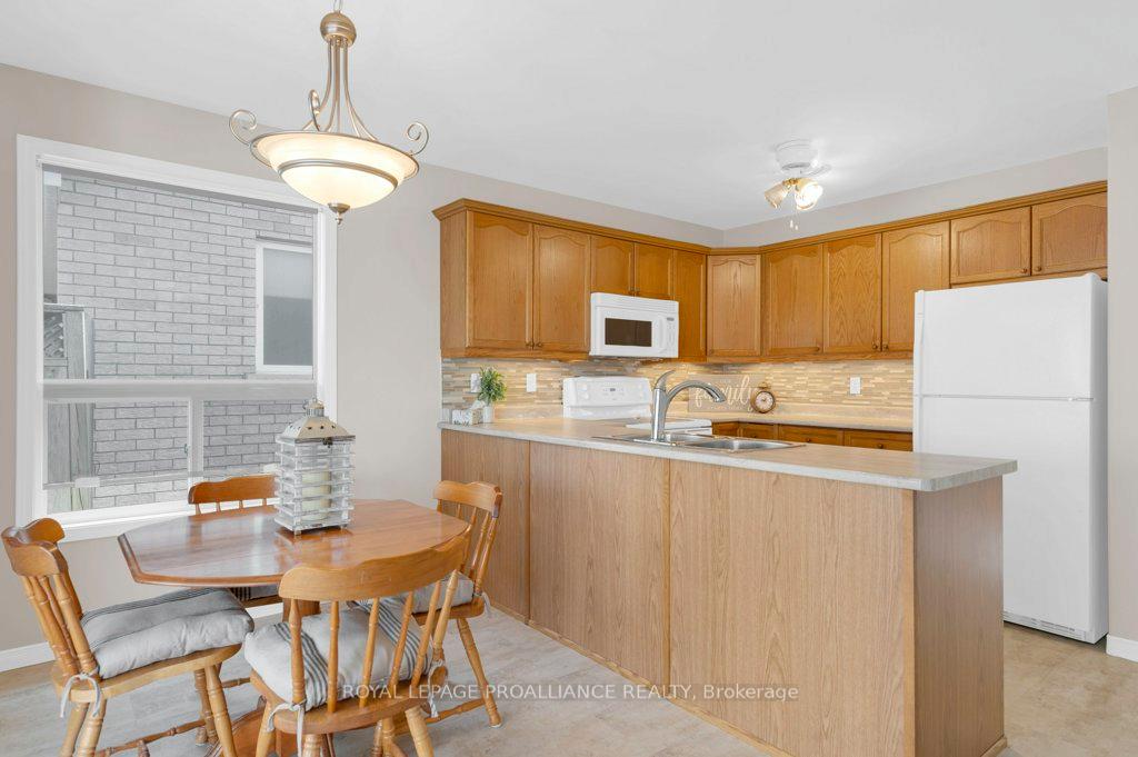 Photo 21 of 60 Hemlock Crescent, Belleville, Belleville Ward — HOMEH