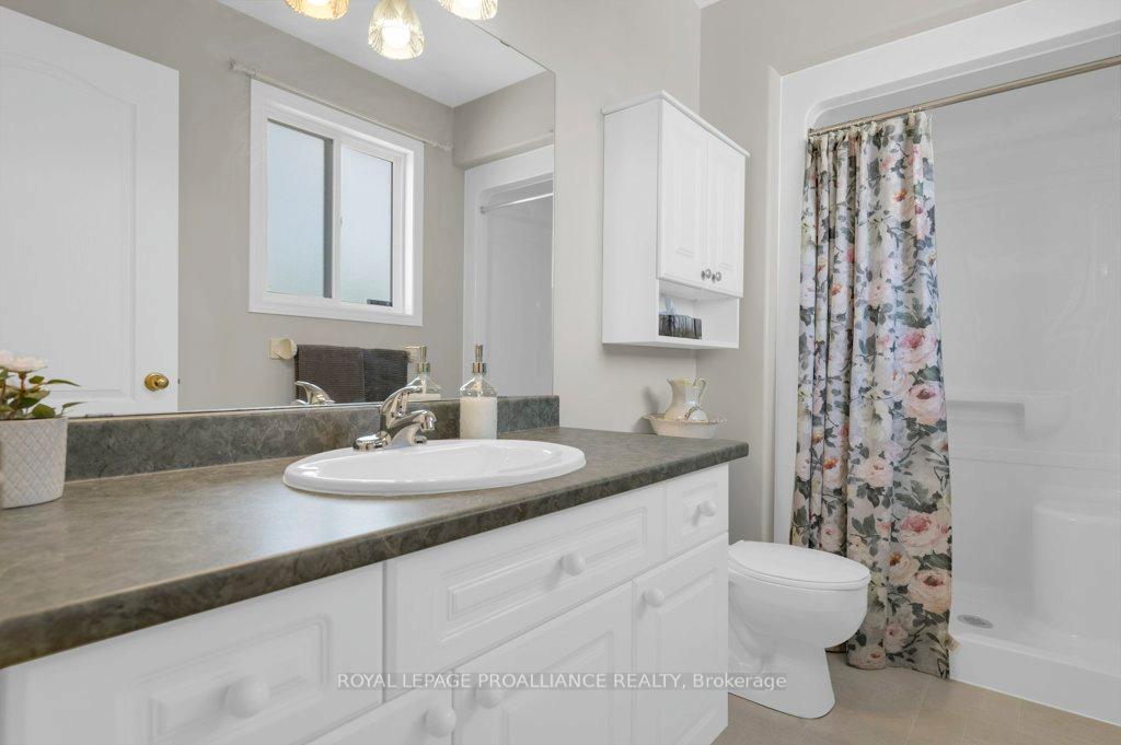 Photo 25 of 60 Hemlock Crescent, Belleville, Belleville Ward — HOMEH