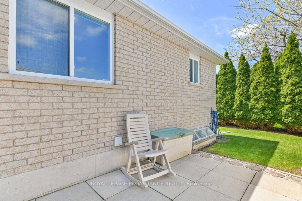 Photo 31 of 60 Hemlock Crescent, Belleville, Belleville Ward — HOMEH