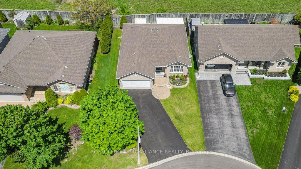 Photo 33 of 60 Hemlock Crescent, Belleville, Belleville Ward — HOMEH