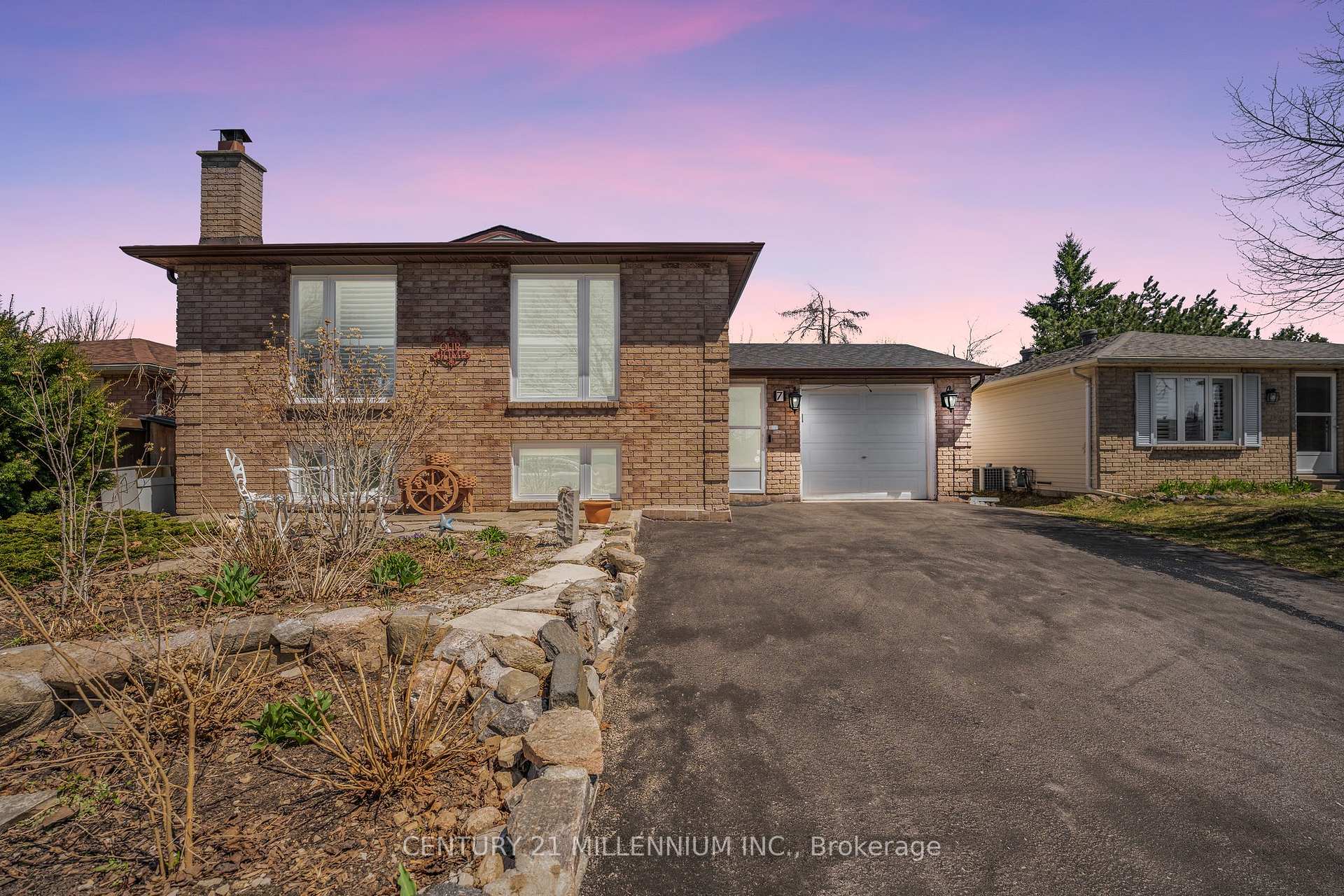 Photo 2 of 7 Coles Street, Barrie, Sunnidale — HOMEH