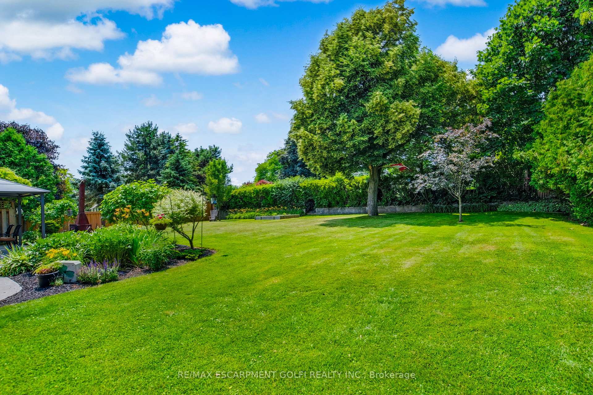 Photo 2 of 5 Westmoreland Road, Hamilton, Rural Flamborough — HOMEH