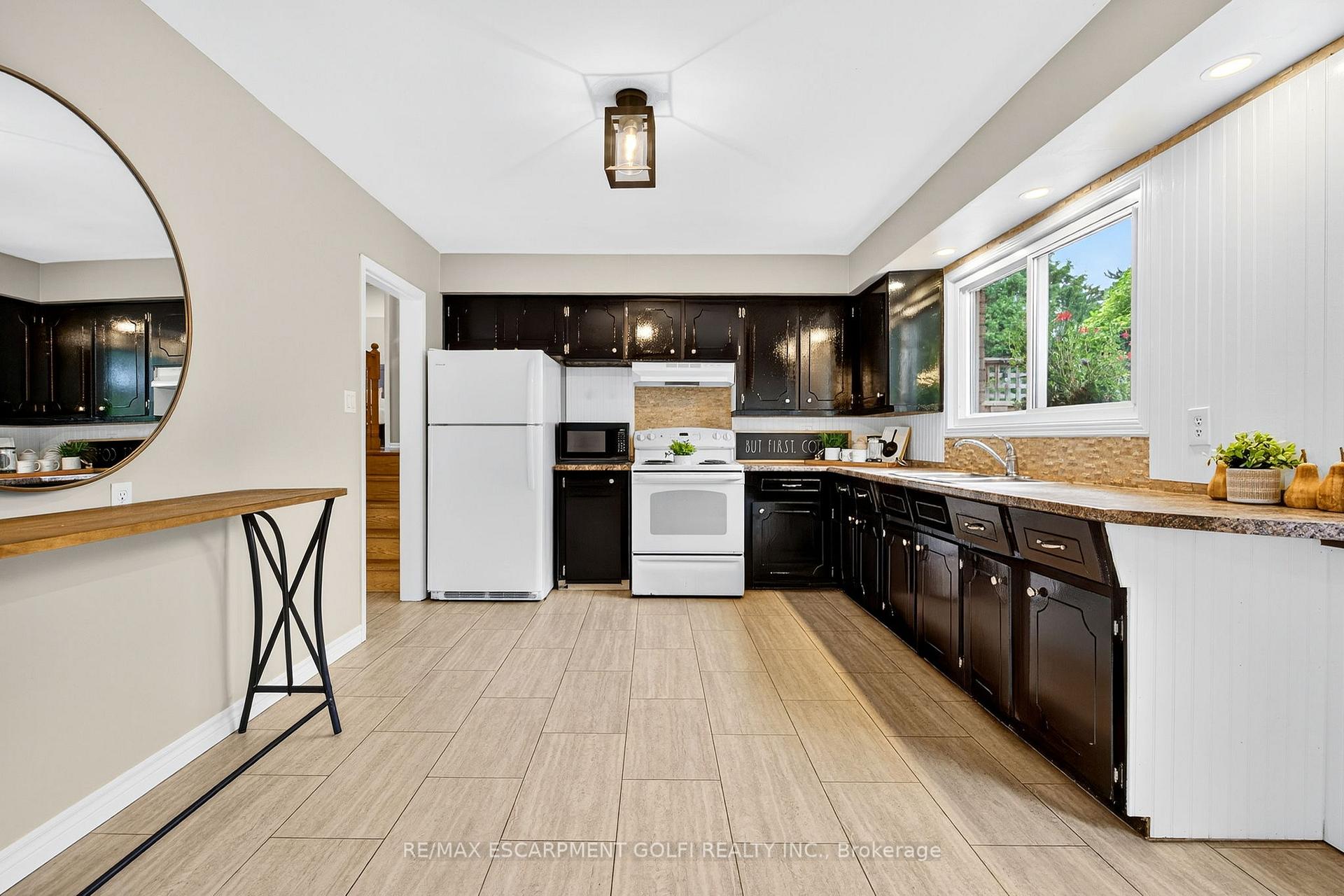 Photo 14 of 5 Westmoreland Road, Hamilton, Rural Flamborough — HOMEH