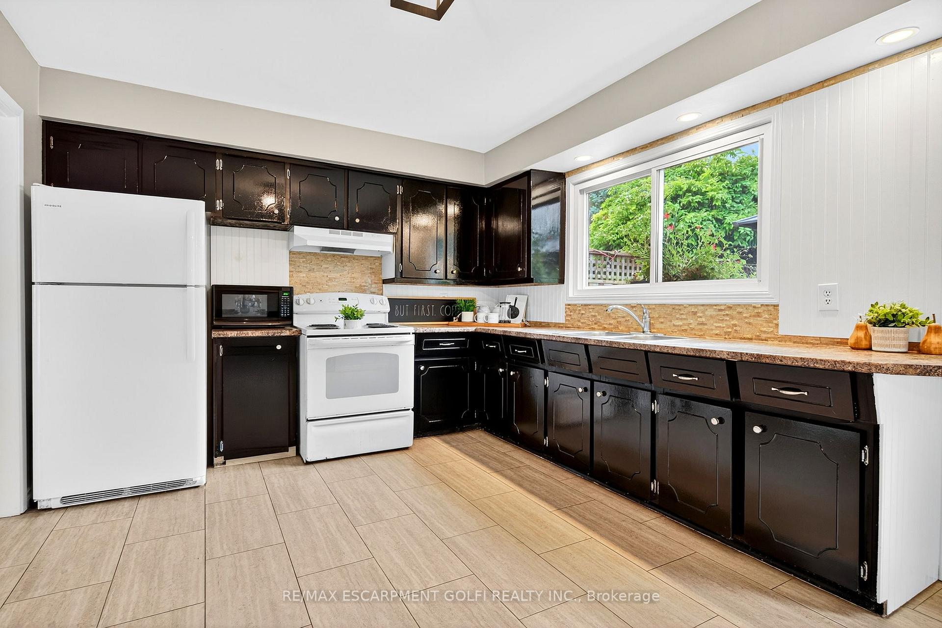 Photo 15 of 5 Westmoreland Road, Hamilton, Rural Flamborough — HOMEH