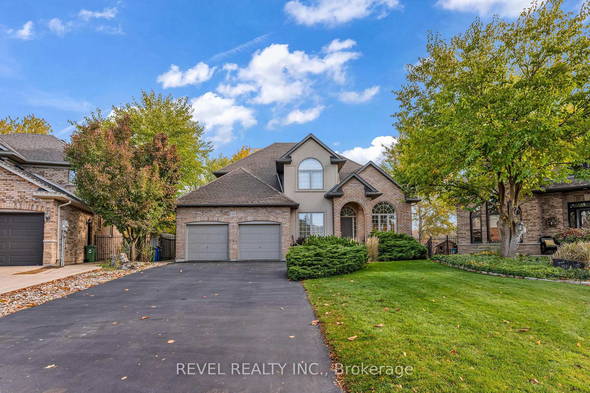 Photo 2 of 13 Switzer Crescent, Hamilton, Binbrook — HOMEH