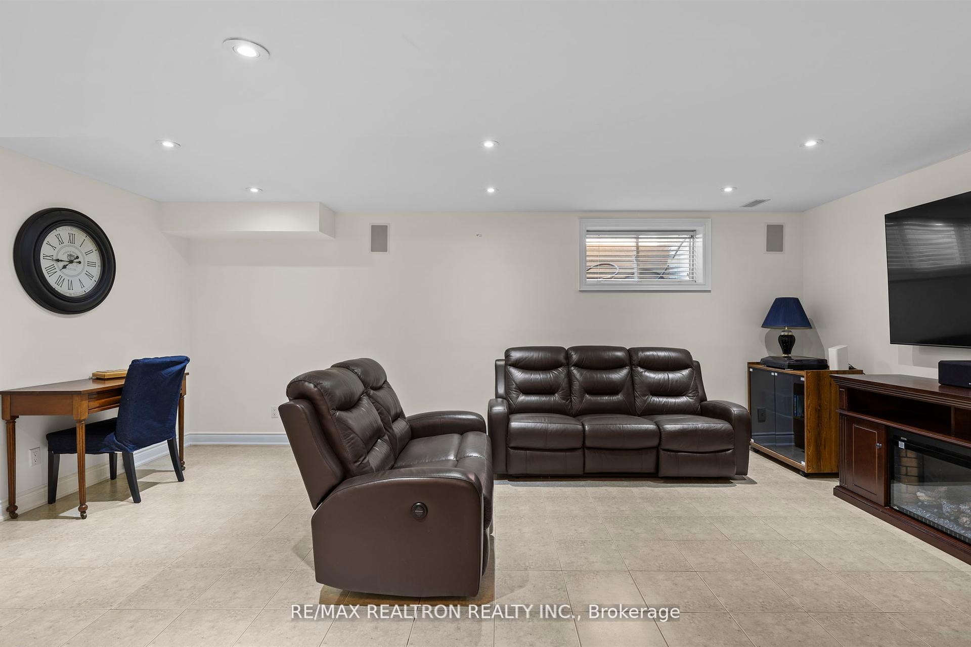 Photo 22 of 63 Butternut Drive, Barrie, Holly — HOMEH