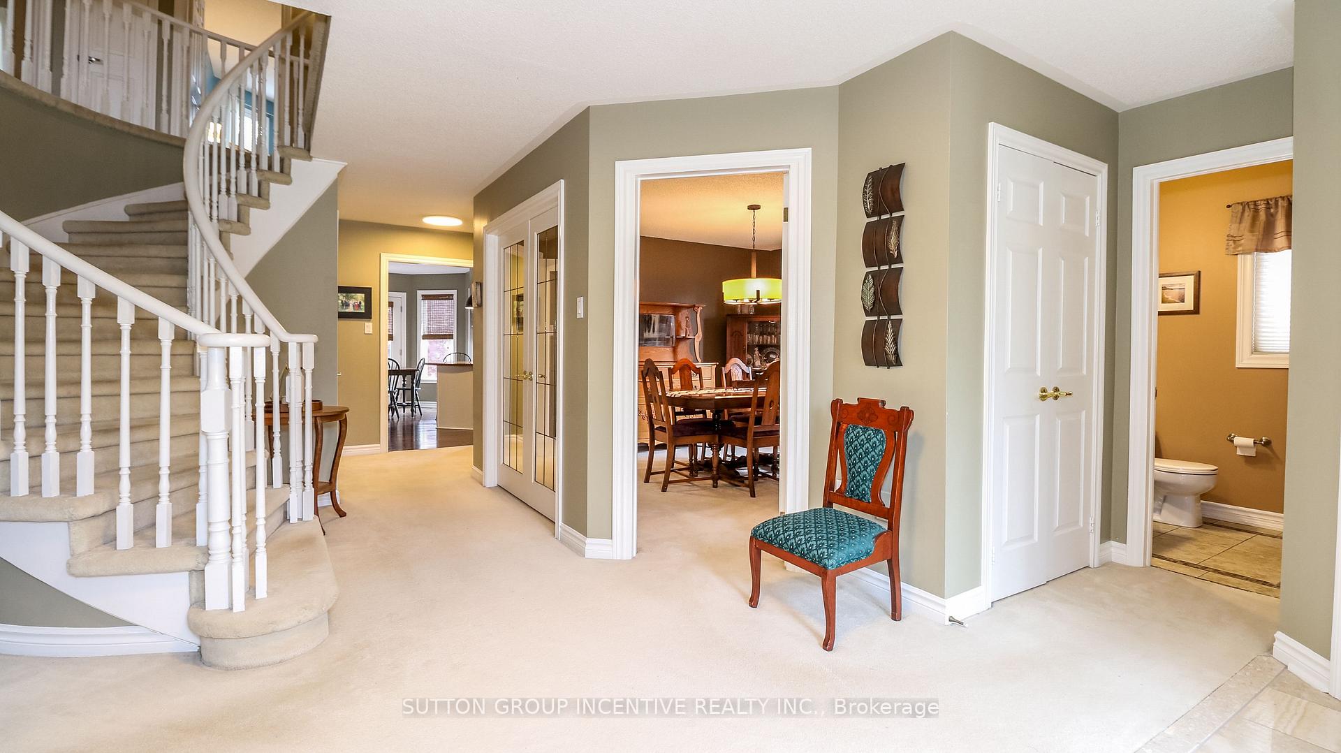 Photo 3 of 69 Brushwood Crescent, Barrie, Bayshore — HOMEH