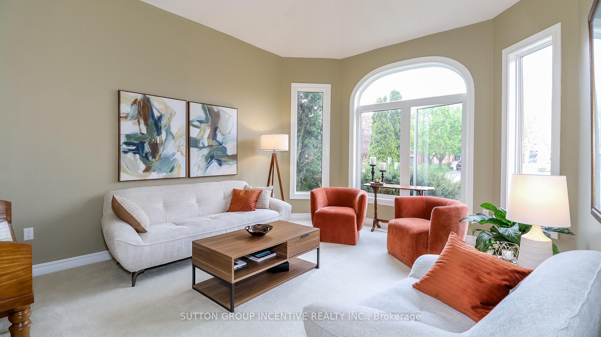 Photo 4 of 69 Brushwood Crescent, Barrie, Bayshore — HOMEH