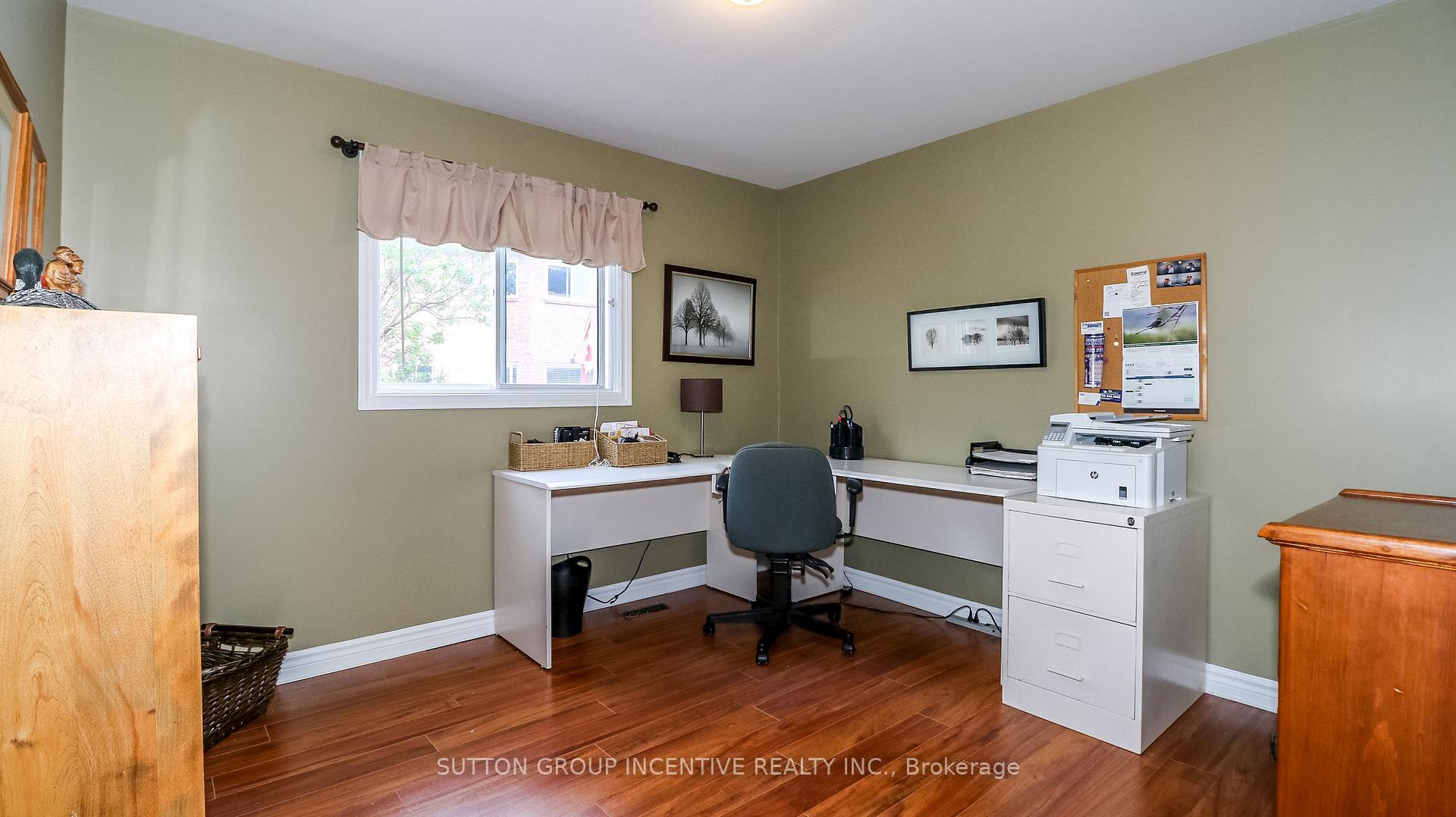 Photo 8 of 69 Brushwood Crescent, Barrie, Bayshore — HOMEH